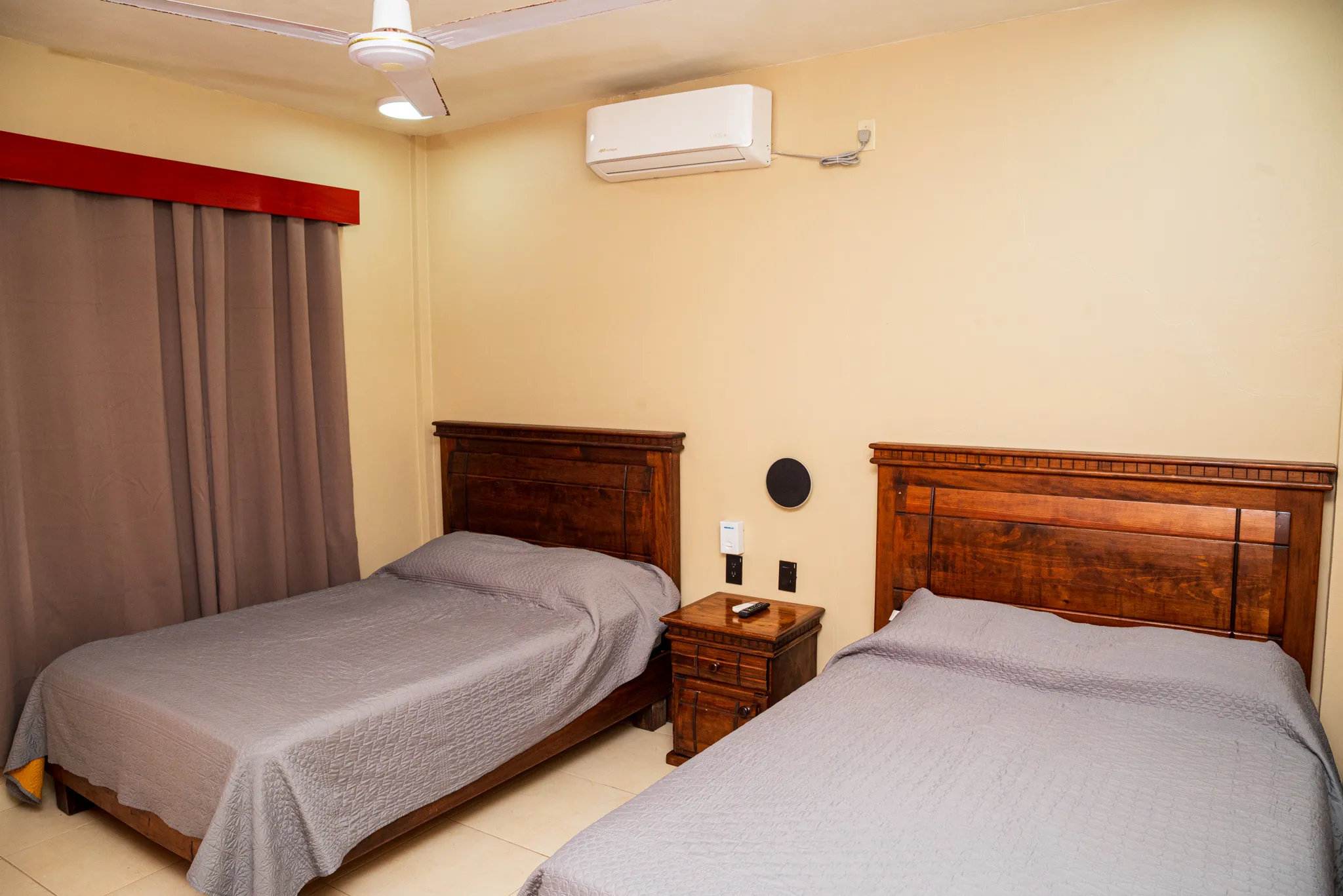 Habitación doble con dos camas matrimoniales
