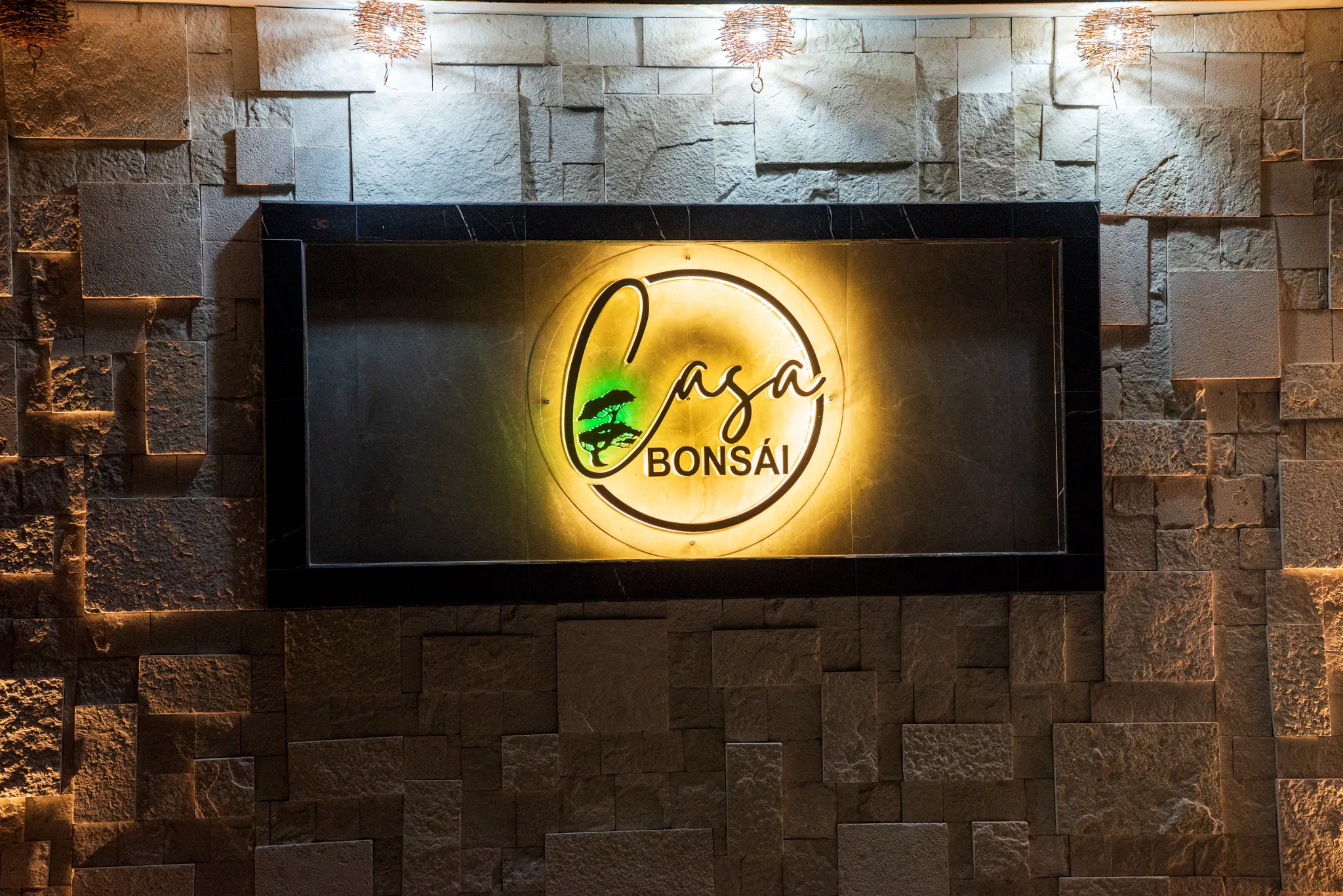Letrero iluminado de Casa Bonsái